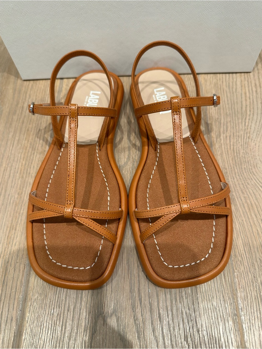 NWT Labucq Ida Sandal in Tan - Picture 2 of 13